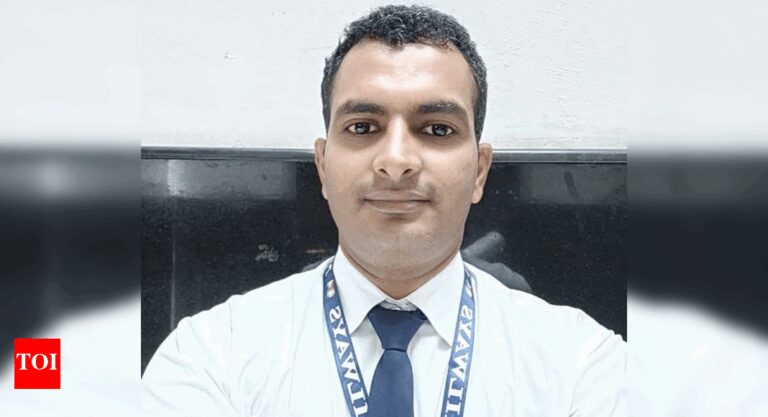 Station Master from UP Shocks Everyone by Cracking IFS Exam on His 8th Attempt - Here's His Inspiring Journey!
