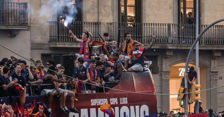 FC Barcelona Celebrates La Liga Triumph with Epic Open-Top Bus Victory Parade!
