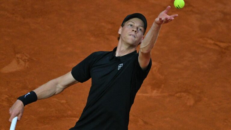 Jannik Sinner Dominates World No. 7 Casper Ruud as He Advances to Semifinals in Rome