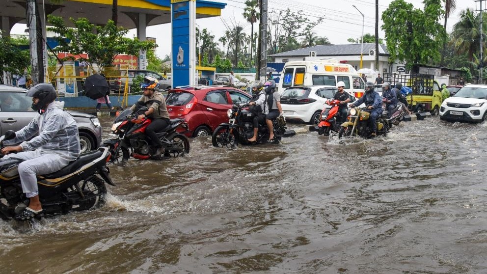 Monsoon Arrives in Kerala and Maharashtra: Heavy Rainfall Alerts and Record-Breaking Weather Unleashed!