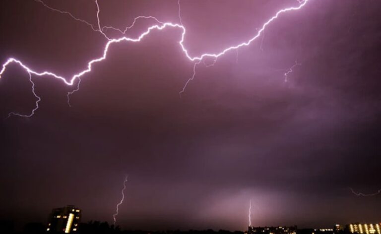 Severe Weather Alert: Delhi Warned of Heavy Rains and Dangerous Storms Tonight!