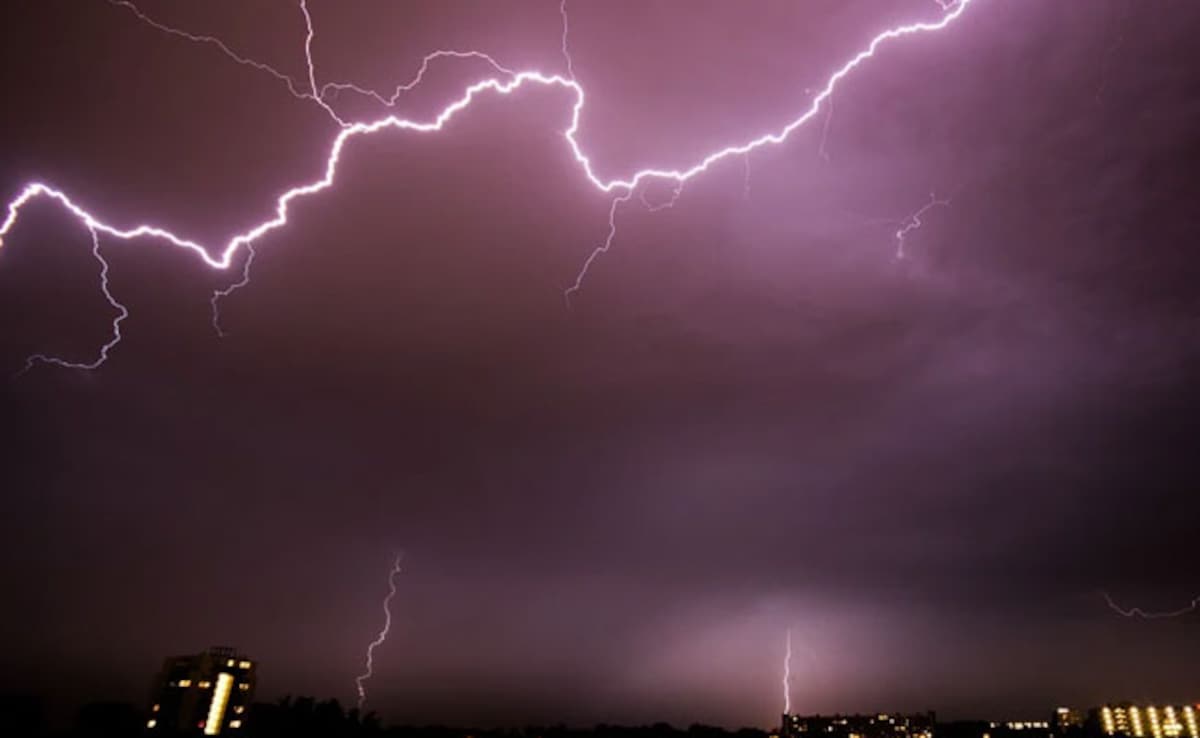 Severe Weather Alert: Delhi Warned of Heavy Rains and Dangerous Storms Tonight!