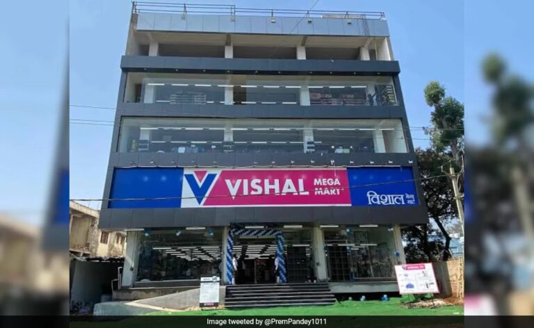Viral Trend Elevates Vishal Mega Mart's Security Guard Jobs to Aspirational Heights Amid Job Scarcity