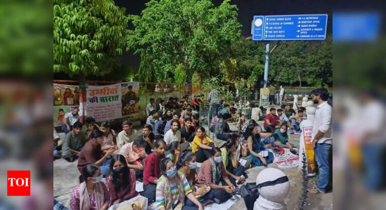 Massive Protests Erupt as RAS Aspirants Demand Postponement of June Exams at Rajasthan University
