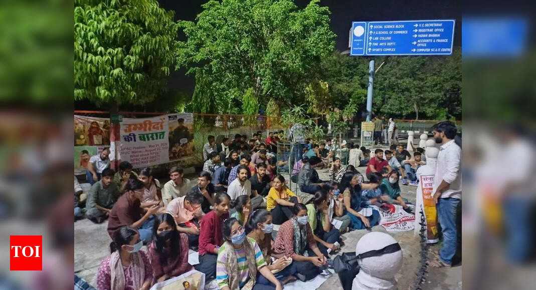 Massive Protests Erupt as RAS Aspirants Demand Postponement of June Exams at Rajasthan University