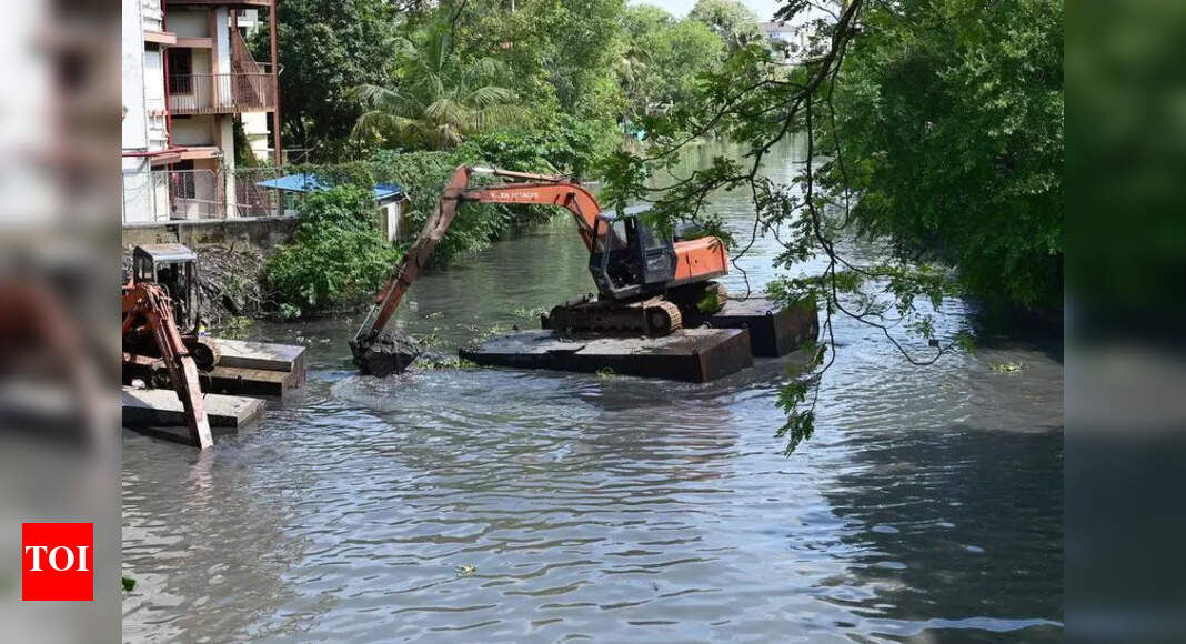 Kochi's Canal Desilting Delay: Rains Threaten to Flood City Amidst Lack of Progress