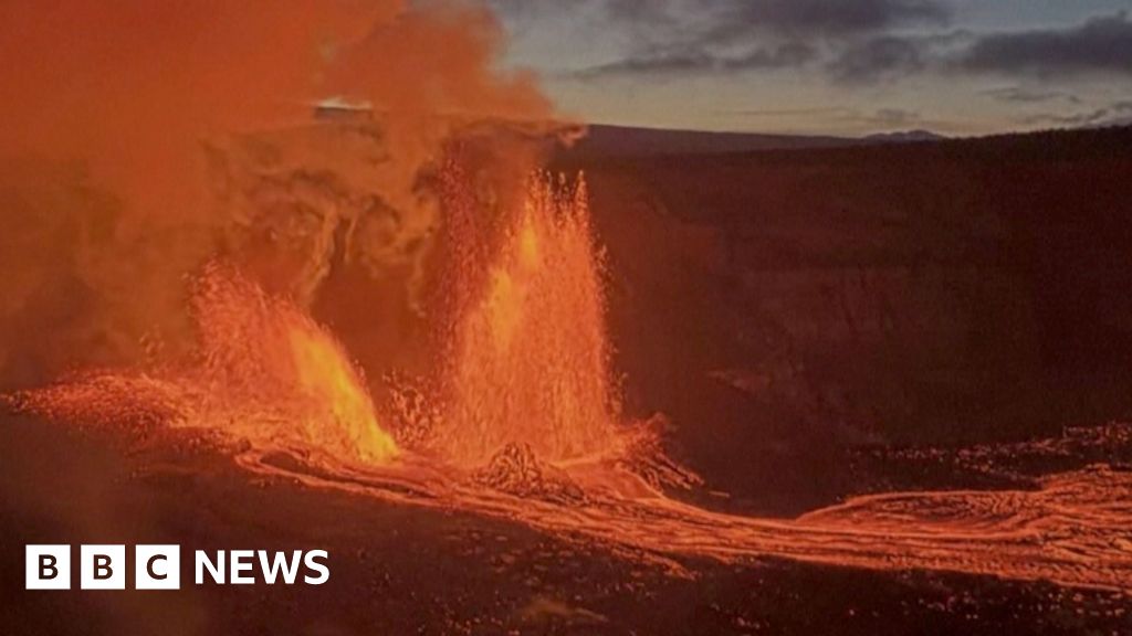 Hawaii's Kilauea Volcano Erupts Again! Stunning Lava Fountains and Major Gas Hazard Alert!