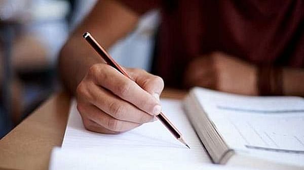 Chaos at DAVV Exam: Students Stumble Over OMR Sheet Format Flaws in Entrepreneurship Paper!